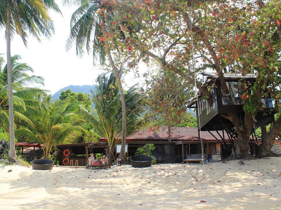Melina Beach Resort Kampung Genting Exterior photo